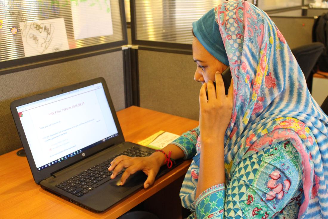 Pakistani woman applying for a job online through the Job Talaash platform