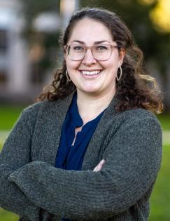 Headshot of Laina Sonterblum 