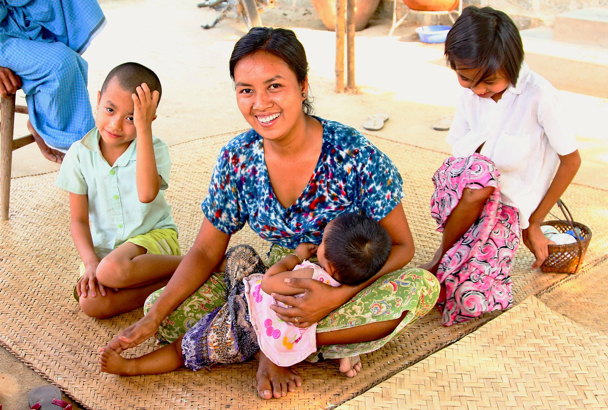 The woman in the child. Center Village mom. Many children woman. Center Village mom Japan.